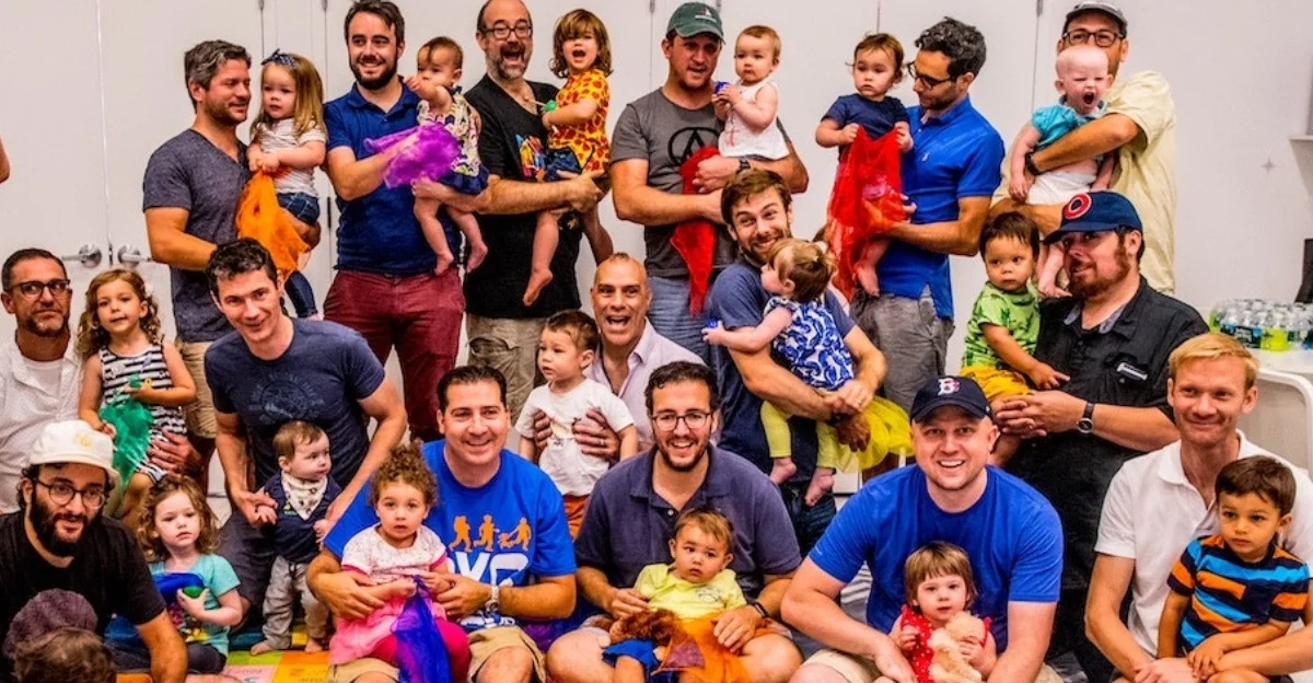 Plus de 400 papas se mobilisent pour l’allongement du congé second parent. Et toi ?