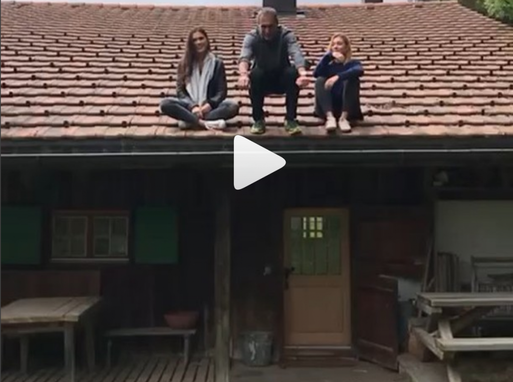 Clique sur l’image pour voir sur Instagram cette vidéo à ne pas reproduire devant tes enfants (parce que tu te feras mal)